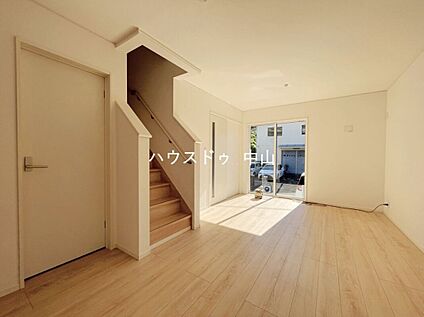 ＼光と風が心地よく巡るリビング／
