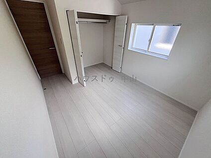 ＼多用途に使える洋室／