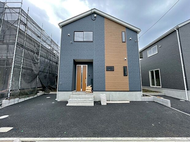 18号棟
住宅ローンに関してもお任せ下さい♪
〇頭金、自己資金無しでも購入できます
〇マイカーローン、カードローンを住宅ローンでおまとめ可
〇家具、家電、引っ越し費用も借入可
〇勤続年数1年未満可