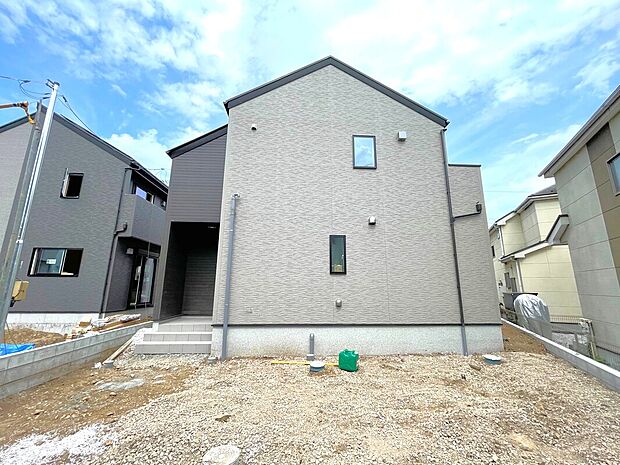 2号棟
☆飯田グループホールディングス唯一の販売専門会社のホームトレードセンターの社員が直接、当物件をご案内いたします。見学希望、資料請求等、お気軽にお問い合わせくださいませ♪