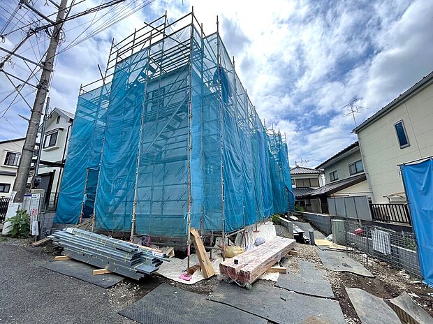 これから徐々に家の骨組みが出来上がっていきます。どんな家が建つのか楽しみですね♪♪