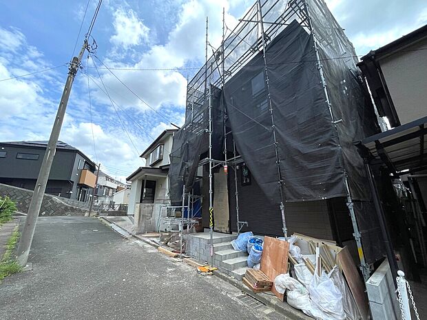 一戸建ての大きなメリットは、「自分の土地」を自由に使えること。好きなペットが飼えるほか、ガーデニングやＤＩＹ、車やバイクの手入れなど様々な趣味を楽しめます♪