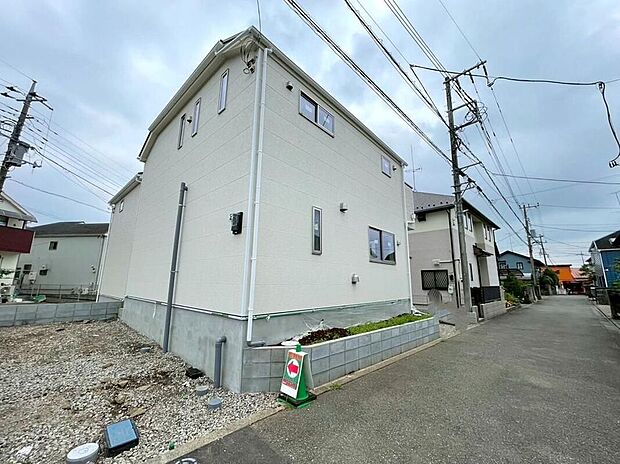 現地(2026年7月)撮影 敷地内に快適なカースペースあるため、大切な愛車を身近に守れる安心感があります。