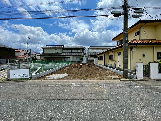 住宅ローンに関してもお任せ下さい♪
〇頭金、自己資金無しでも購入できます
〇マイカーローン、カードローンを住宅ローンでおまとめ可
〇家具、家電、引っ越し費用も借入可
〇勤続年数1年未満可