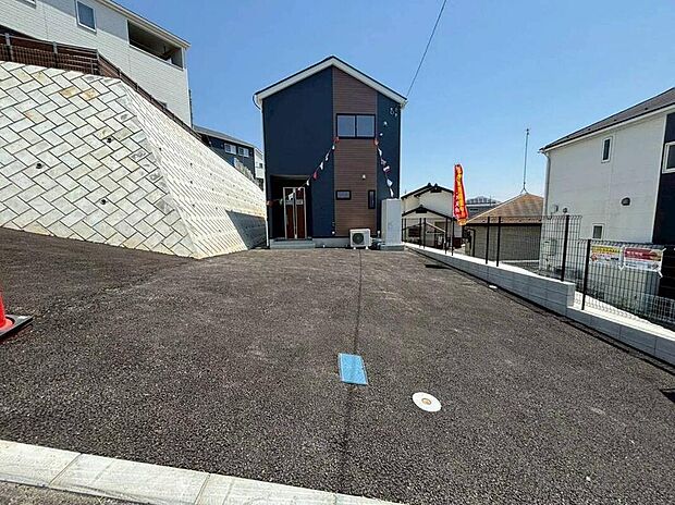 【駐車場】４台駐車可能です！来客の際にも便利ですね♪