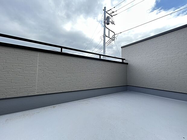 【バルコニー】1号棟　住宅ローンに関してもお任せ下さい♪
〇頭金、自己資金無しでも購入できます
〇マイカーローン、カードローンを住宅ローンでおまとめ可
〇家具、家電、引っ越し費用も借入可
〇勤続年数１年未満可