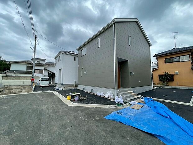 【 現地外観写真】15号棟 本日の「見学希望」大歓迎♪
ご希望の方は→【0120-888-958】まで♪
周辺物件もまとめてご紹介可能です♪