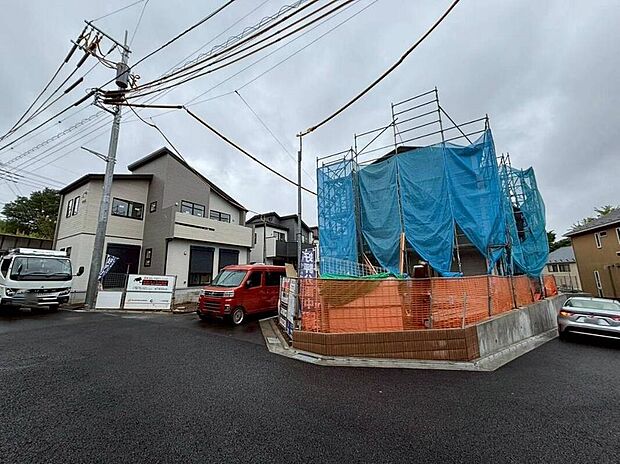 【現地外観写真】◆大型の開発分譲地内です。新設道路など、快適に暮らせる環境に加え、ゆとりの広さを備えた分譲地となっております。