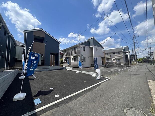 【駐車場】１号棟☆飯田グループホールディングス唯一の販売専門会社のホームトレードセンターの社員が直接、当物件をご案内いたします。見学希望、資料請求等、お気軽にお問い合わせくださいませ♪