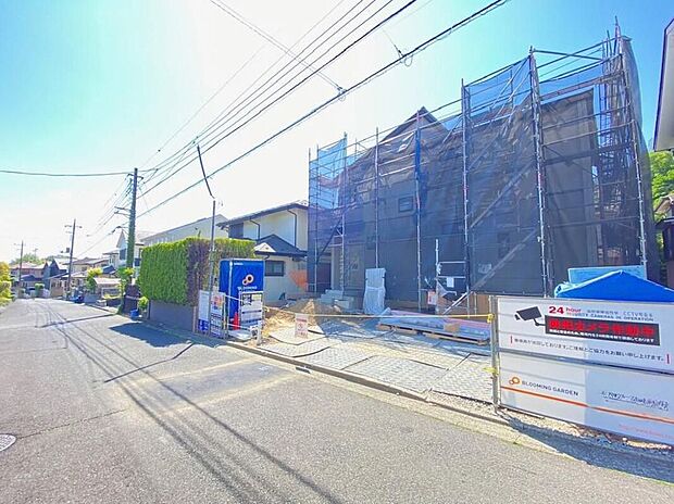【現地外観写真】一戸建ての大きなメリットは、「自分の土地」を自由に使えること。好きなペットが飼えるほか、ガーデニングやＤＩＹ、車やバイクの手入れなど様々な趣味を楽しめます♪