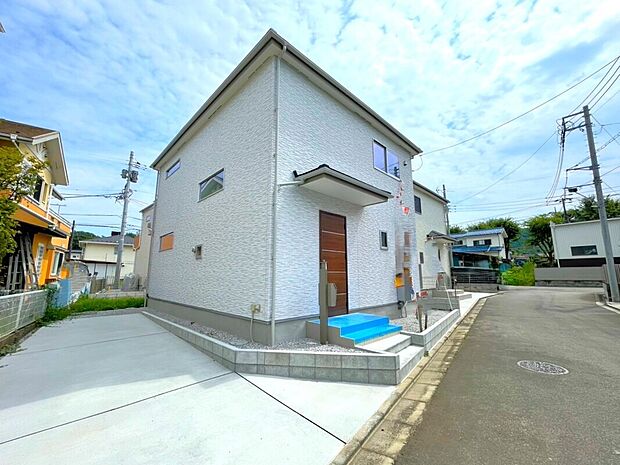 【前面道路含む現地写真】休日にご家族揃ってご見学はいかがでしょうか♪実際の現地を見てみると図面などではわからない、新たな発見もありますのでまずはお気軽にお問い合わせください♪