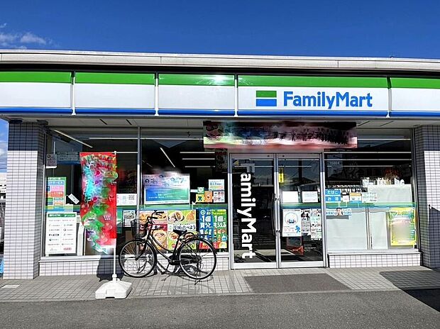 ファミリーマート入間木蓮寺店（約900m）