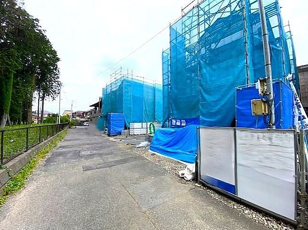 【前面道路含む現地写真】休日にご家族揃ってご見学はいかがでしょうか♪実際の現地を見てみると図面などではわからない、新たな発見もありますのでまずはお気軽にお問い合わせください!