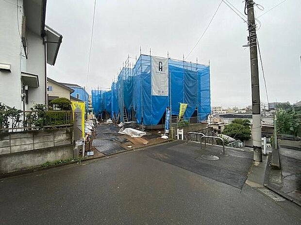【前面道路含む現地写真】住宅ローンに関してもお任せ下さい♪
〇頭金、自己資金無しでも購入できます
〇マイカーローン、カードローンを住宅ローンでおまとめ可
〇家具、家電、引っ越し費用も借入可
〇勤続年数１年未満可