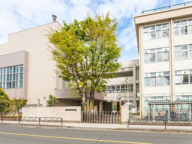 羽村市立羽村第二中学校（約1,900m）