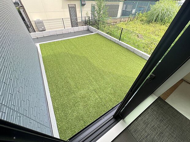 【庭】住宅ローンに関してもお任せ下さい♪
〇頭金、自己資金無しでも購入できます
〇マイカーローン、カードローンを住宅ローンでおまとめ可
〇家具、家電、引っ越し費用も借入可
〇勤続年数1年未満可