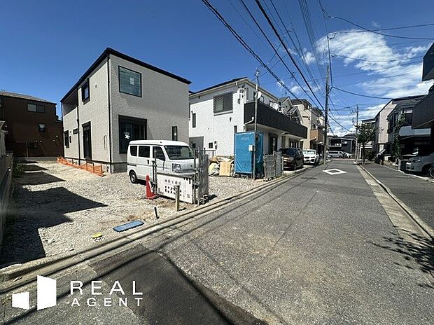 【現地前面道路】不動産をご購入する上で道路付けはとても重要です。
方位も大切ですが、建築基準法上のどの様な道路なのか、しっかりとご説明をさせて頂きます。