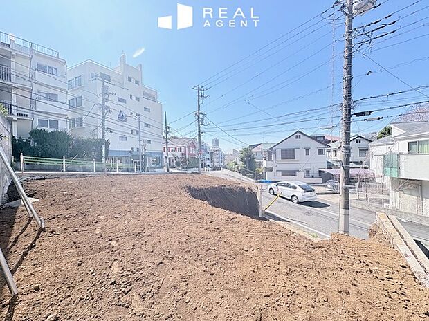 【現地撮影】小学校までは徒歩約2分、中学校までは徒歩約8分でお子様通学も安心です。公園や保育園も充実しているため子育て世帯も暮らしやすい住環境。