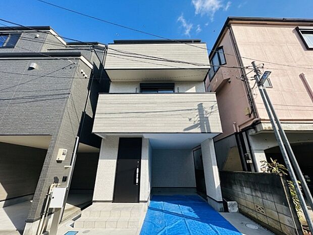 【現地撮影】沢山の陽が当る暖かみのある家。ついつい誰かを呼びたくなる家。帰りたくなる家がここにあります。