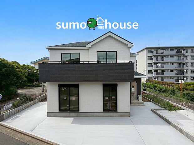 施工例の為、分譲中の建物とは外壁、屋根開口部等の形状・仕様が異なります。