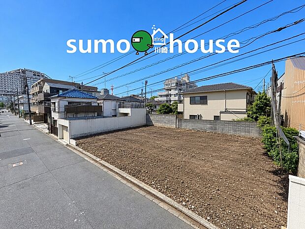 ゆとりある間口で、カースペースの配置など外構計画も立てやすい広さです。接道状況が良く車の出し入れもスムーズに行える、ご家族に優しい環境が魅力です。