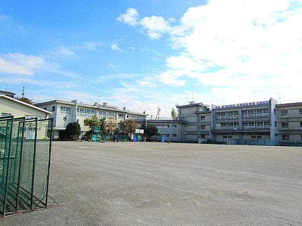 川崎市立長沢中学校（約1,040m）