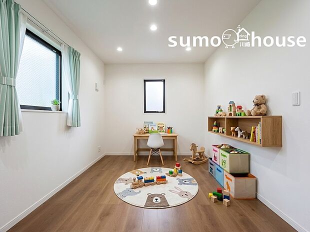 【居室】温かな光が広がる子ども部屋に最適な洋室。収納付きでおもちゃもすっきり片付きます。(本画像はCGで作成しており、実際に現地に家具・家電はおかれておりません。また価格に家具・家電は含まれておりません)