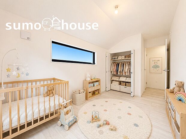 【居室3】スリット窓から優しい光が注ぐ洋室。クローゼットを備え、子ども部屋にも最適です。(本画像はCGで作成しており、実際に現地に家具・家電はおかれておりません。また価格に家具・家電は含まれておりません)