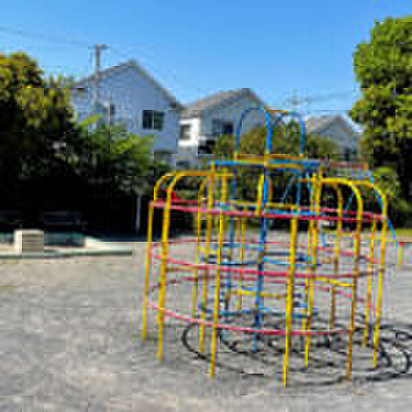 岡上川井田公園(約550m)