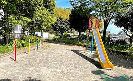 柿生日向公園 300ｍ(徒歩4分)