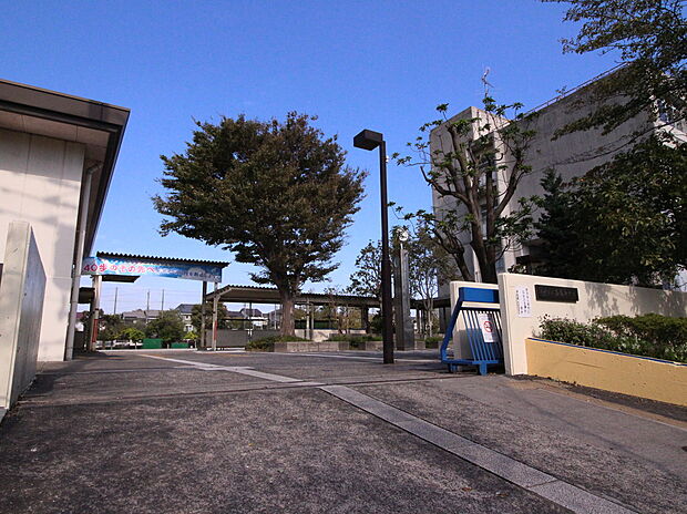 川崎市立白鳥中学校(約1,590m)