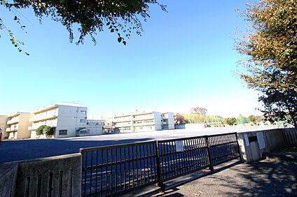 横浜市立みたけ台中学校 1370ｍ(徒歩18分)