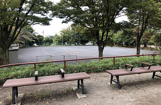 寺尾台第1公園(約400m)