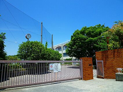 川崎市立金程中学校 340ｍ(徒歩5分)