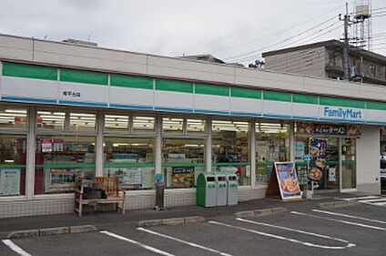 ファミリーマート川崎宮前南平台店 250ｍ(徒歩4分)