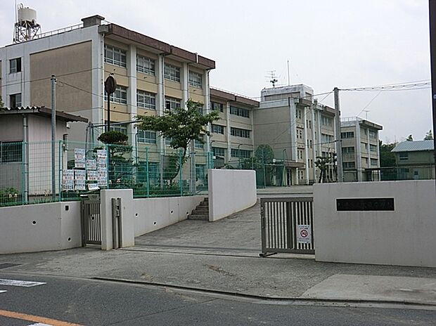 川崎市立犬蔵中学校(約1,270m)