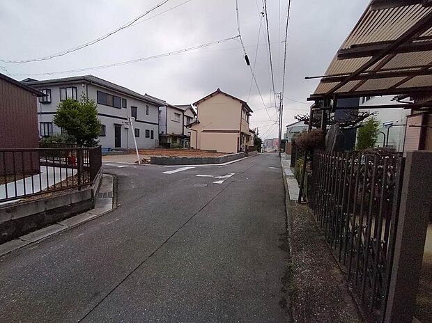 実際の陽当たりや敷地の広さ、周辺の街並みなど現地だからこそ分かる住環境もあわせてご案内。モデルハウスでは設備や構造、完成イメージも詳しくご説明いたします。