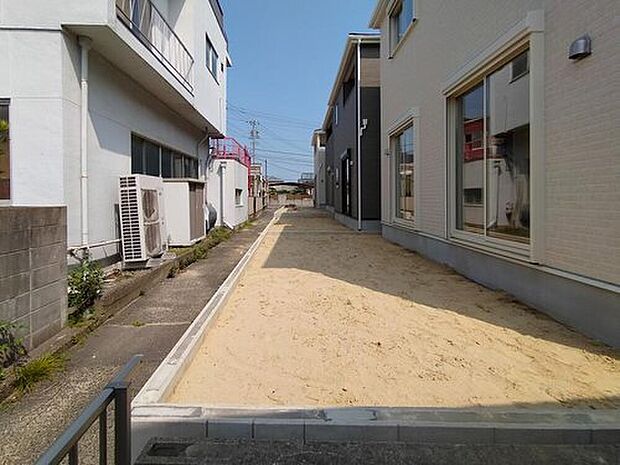 お庭がございます♪
小さなお子様の遊び場や、ガーデニング・家庭菜園、BBQなどお好みにお楽しみいただけます♪