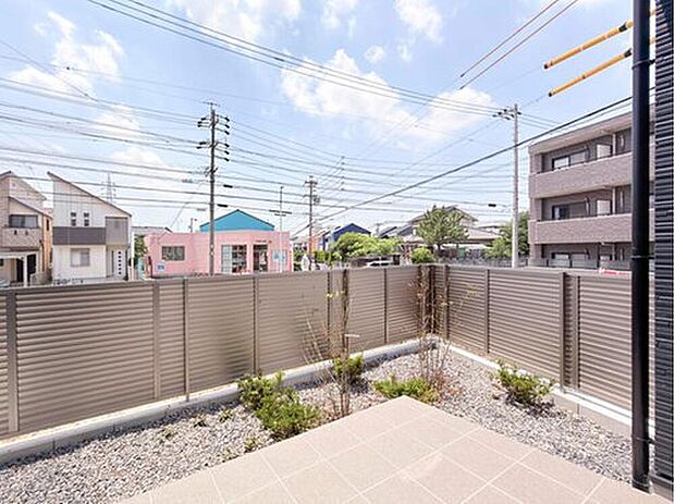 【庭】お庭がございます♪
小さなお子様の遊び場や、ガーデニング・家庭菜園、BBQなどお好みにお楽しみいただけます♪
