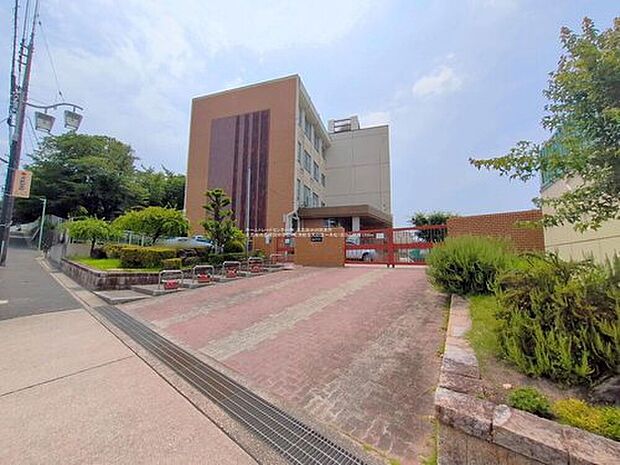 名古屋市立植田中学校（約510m）