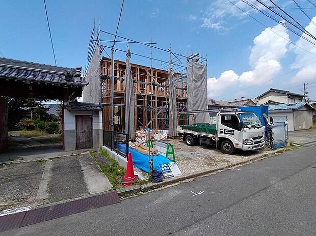 【現地外観写真】住宅の構造や設備仕様・完成イメージなどのご質問はいつでもお気軽にお問い合わせ下さいませ☆資料もお送りいたします♪
