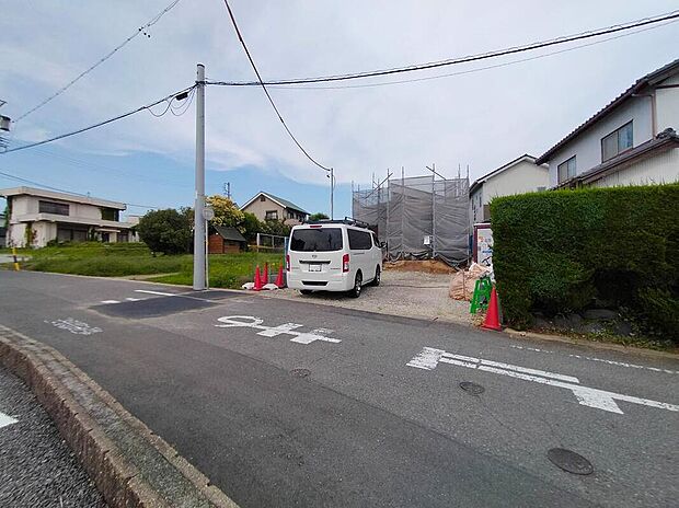【現地外観写真】住宅の構造や設備仕様・完成イメージなどのご質問はいつでもお気軽にお問い合わせ下さいませ☆資料もお送りいたします♪