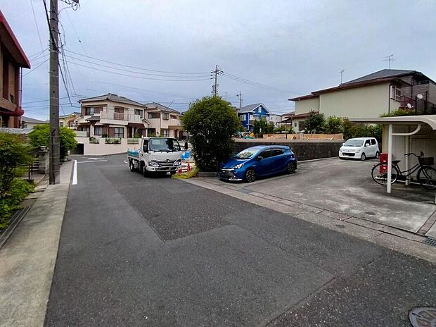 【前面道路含む現地写真】住宅の構造や設備仕様・完成イメージなどのご質問はいつでもお気軽にお問い合わせ下さいませ☆資料もお送りいたします♪　