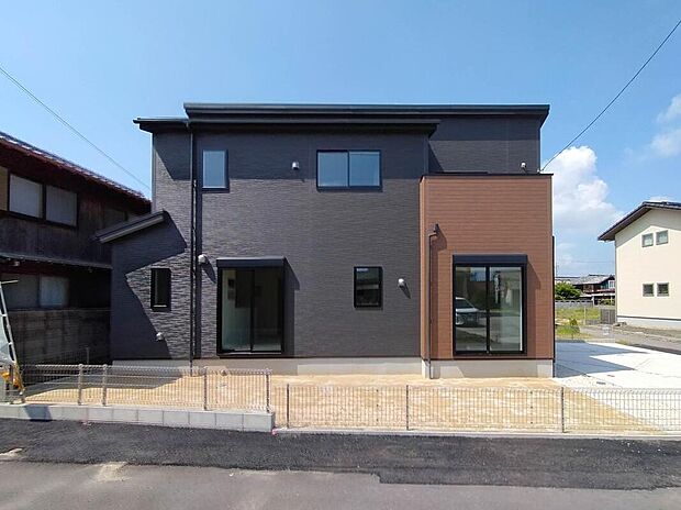 【現地外観写真】完成しております！本日内覧可能です！弊社では現地販売会を行っておりません。現地ご見学の際はお気軽にお問い合わせ下さい☆
