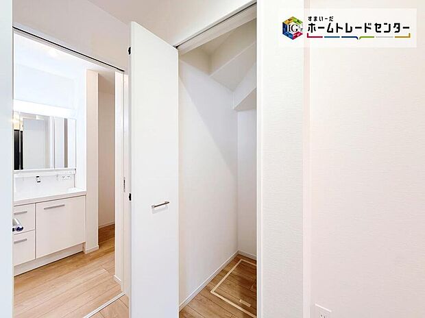 【収納】個室のクロゼット、LDK・廊下の物入など「使うところにしまえる」を設計!
収納も多く住みやすい邸宅です♪ご家族での生活に寄り添う設計となっております。