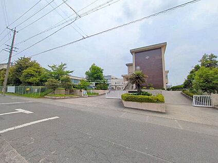 東郷町立春木中学校 590m(徒歩8分)