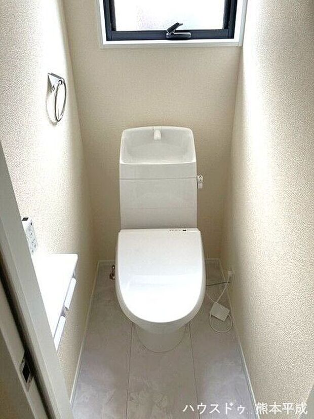 【トイレ】2か所にトイレがあり、来客時での使い分けも可能です。2階のトイレは、朝の混雑の解消にも役立ちます