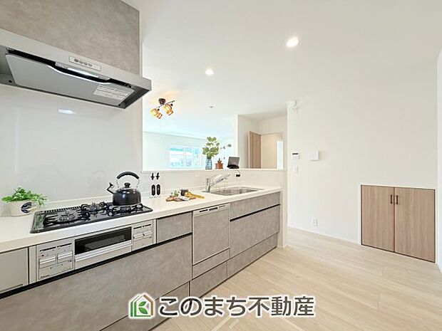 人気の対面式キッチン☆料理をしながらご家族とコミュニケーションが取れます♪
