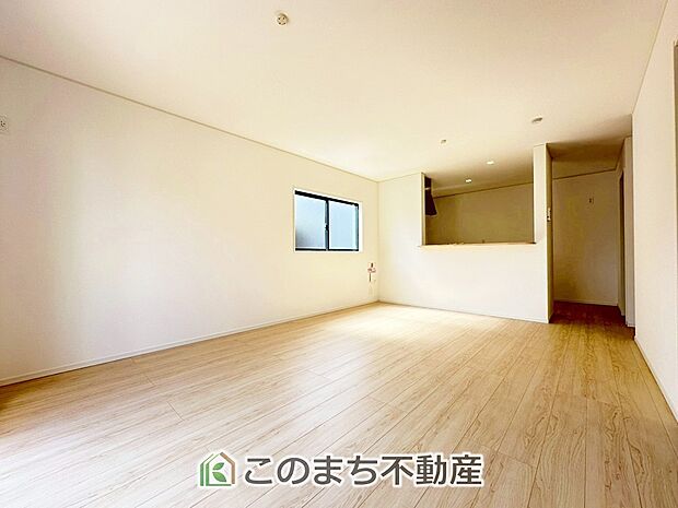 シンプルで美しいデザインのリビングは、お好みのインテリアをコーディネイトしやすく、家族がやすらぐ癒しの空間が作れますね。 