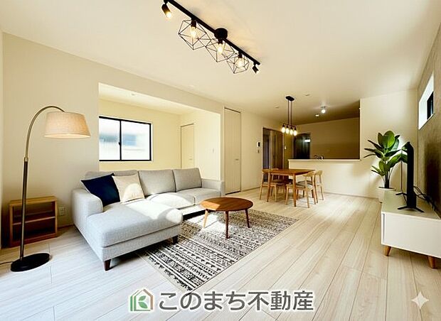 時間のゆとりと空間、暖かな陽光がもたらす光と風を独占してください。新しい暮らしが始まります。※家具・什器・調度品・植栽・カーテンなどはCG加工しております。販売価格には含まれません。